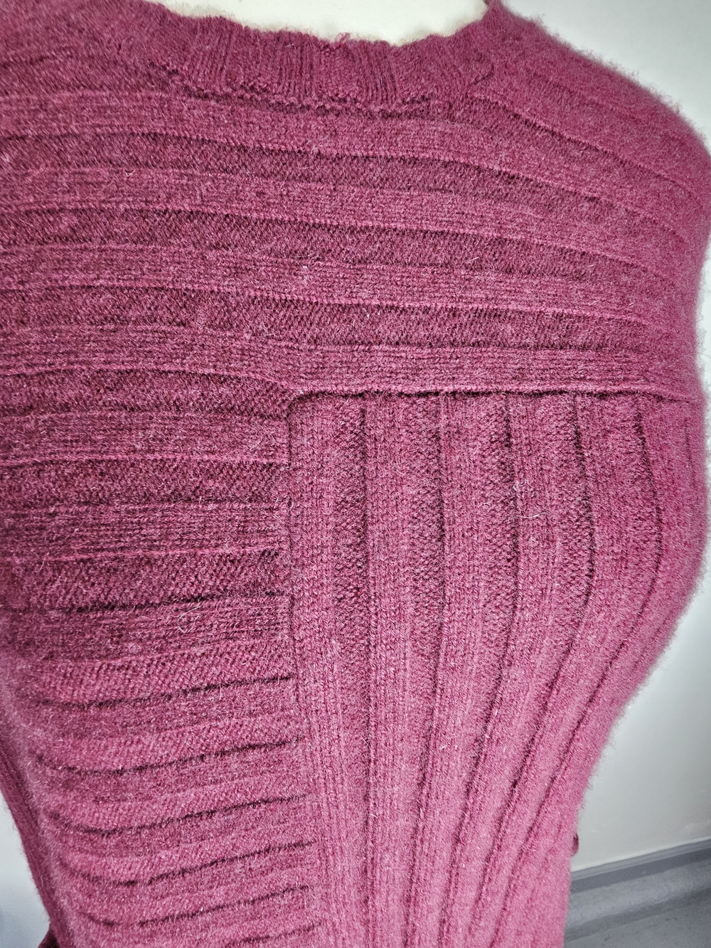 Nordstrom Signature 100% Cashmere Asymmetrical Mixed-Rib Crewneck Sweater (XS) - Picture 3 of 5
